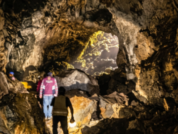 Interior de la cueva "entrada por salida"