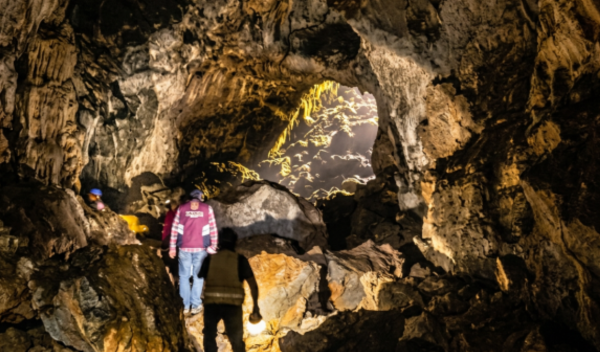 Interior de la cueva "entrada por salida"
